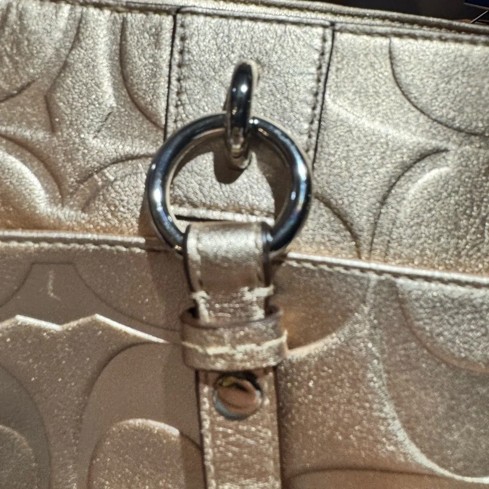 Gold Coach Purse - Picture 4 of 9